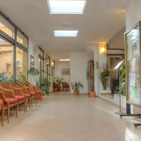 Lina Hotel 3*